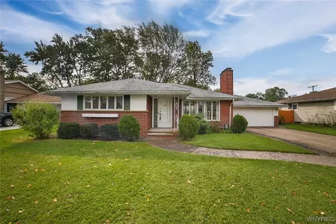 1506 Red Jacket Rd, Grand Island, NY 14072