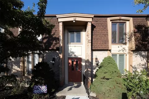 70 Groton Dr #3, Amherst, NY 14228