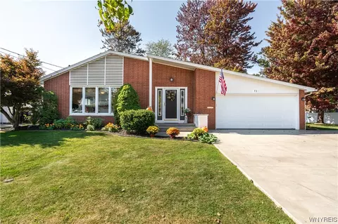 73 Harvey Dr, Lancaster, NY 14086