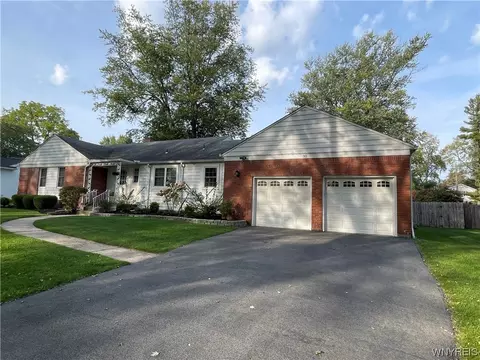 30 Parkwood Dr, Amherst, NY 14226