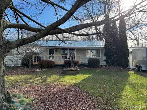 10691 Perry St, Farnham, NY 14061