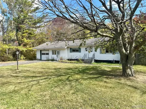 10555 Transit Rd, Pavilion, NY 14525
