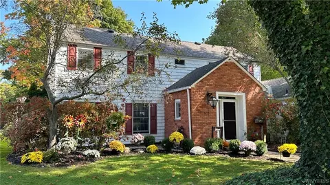 31 Louisa Pkwy, North Tonawanda, NY 14120
