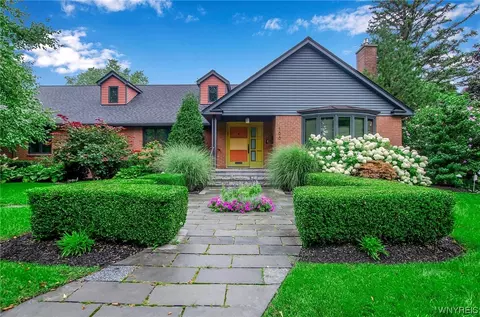166 Soldiers Pl, Buffalo, NY 14222