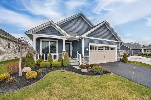 10 Raine Dr, Amherst, NY 14221