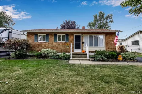 13 Follette Ln, Tonawanda, NY 14150