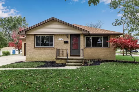 22 Muriel Dr, West Seneca, NY 14224
