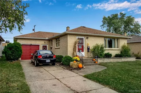 154 Lydia Ln, Cheektowaga, NY 14225