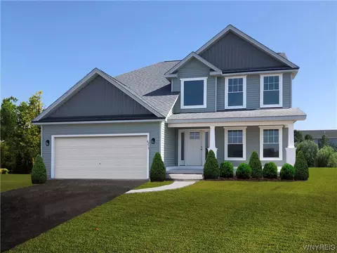 6219 Lakewood Ln, Lockport, NY 14094