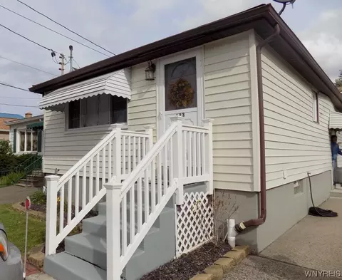 123 Meadowbrook Pkwy, Cheektowaga, NY 14206