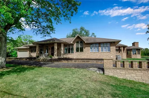 837 W River Rd, Grand Island, NY 14072