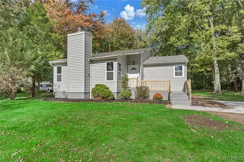 5347 Feigle Rd, Pendleton, NY 14094