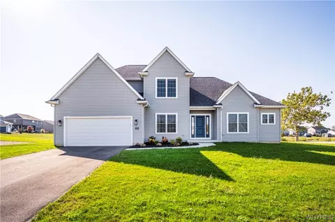 5528 Sycamore Ln, Hamburg, NY 14075