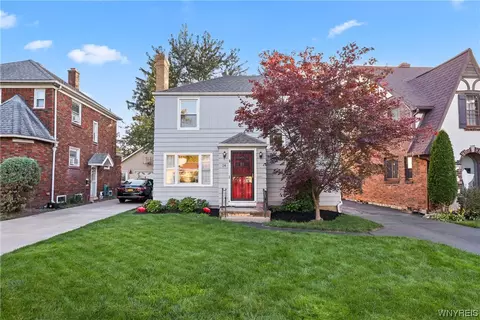24 Bissell Dr, Amherst, NY 14226