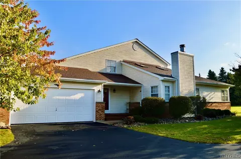 39 Southwick Dr, Orchard Park, NY 14127