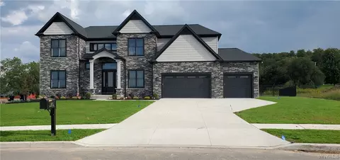 9730 Longleaf Trl, Clarence, NY 14031