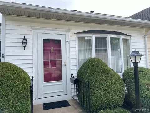 41 The Cmn, Lockport, NY 14094