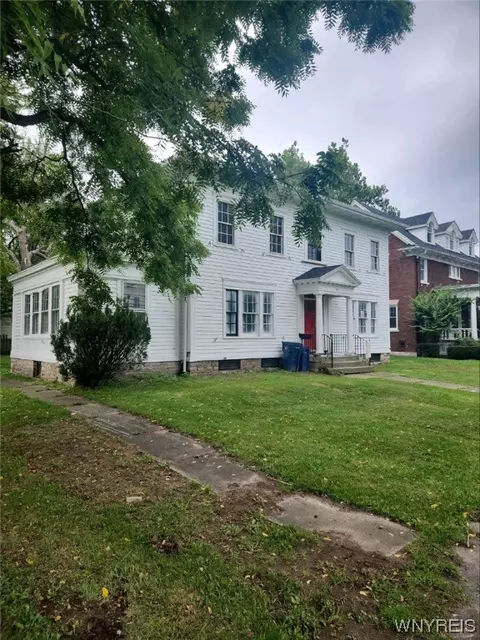 263 High St, Lockport, NY 14094