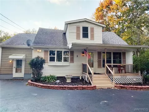 7178 Witmer Rd, Wheatfield, NY 14120