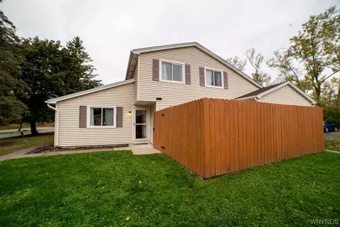 42 Pebble Creek Dr, Cheektowaga, NY 14227