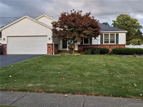 78 Pheasant Run Ln, Lancaster, NY 14086