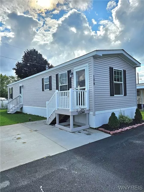 109 Kimberly Ln, Lackawanna, NY 14218