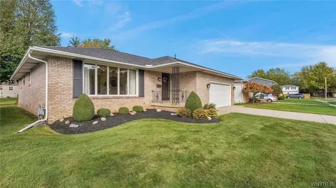 96 Organ Cres, West Seneca, NY 14224