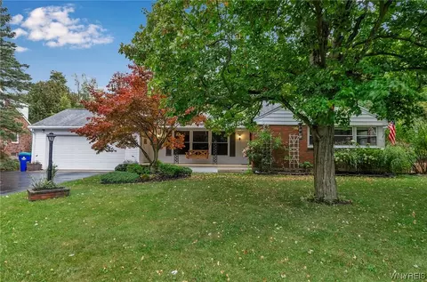 4585 E Overlook Dr, Buffalo, NY 14221