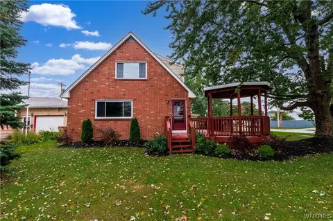 215 Crandon Blvd, Cheektowaga, NY 14225