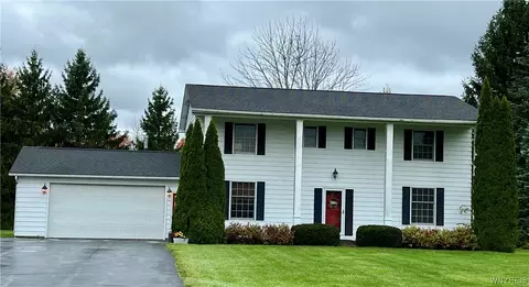 446 Town Line Rd, Lancaster, NY 14086