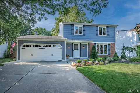 31 Oakbrook Dr, West Seneca, NY 14224