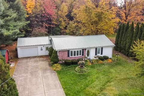2513 Marshfield Rd, Lawtons, NY 14091