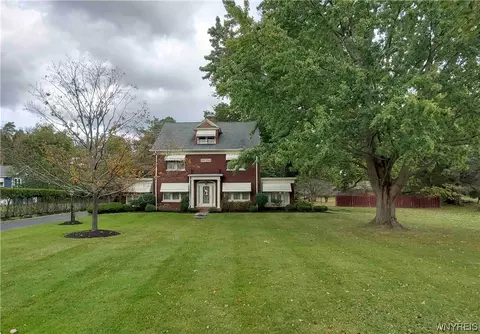 279 N Main St, Evans, NY 14006