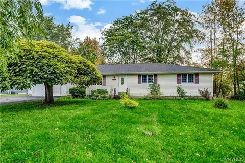 6997 Sy Rd, Wheatfield, NY 14304