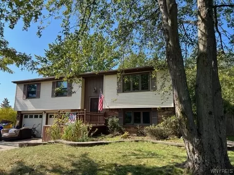 278 Fawn Trl, West Seneca, NY 14224