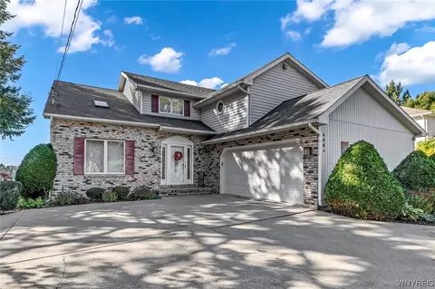 4684 Lo River Rd, Lewiston, NY 14092