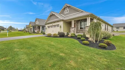 13 Aurora Mills Dr, Aurora, NY 14052