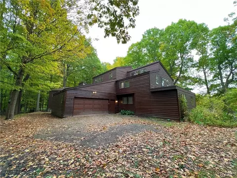 6505 Lake Shore Rd, Lake View, NY 14085