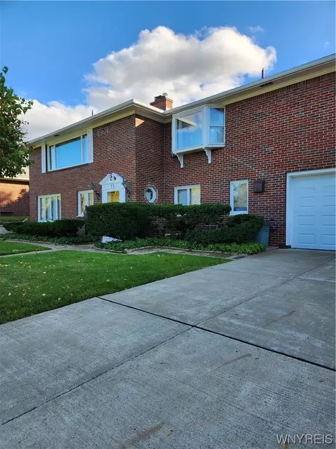 73 Nason Pkwy, Lackawanna, NY 14218