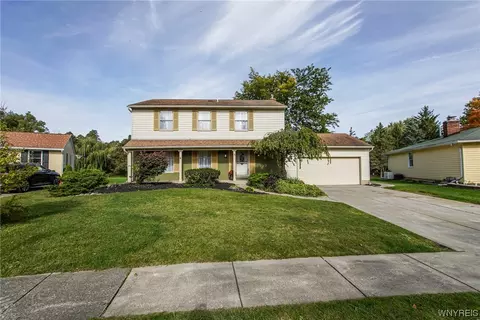 38 Molnar Dr, West Seneca, NY 14224