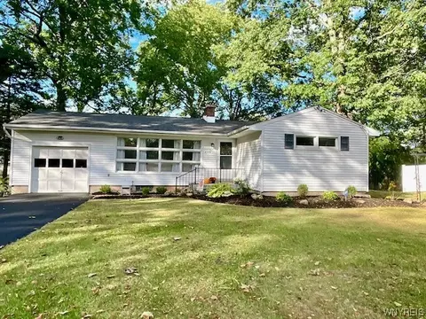 449 Harper Dr, Lewiston, NY 14092