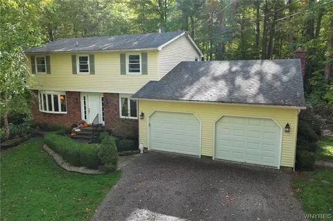 5484 Allen Dr, Hamburg, NY 14075