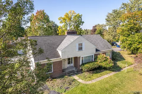 524 N Forest Rd, Amherst, NY 14221