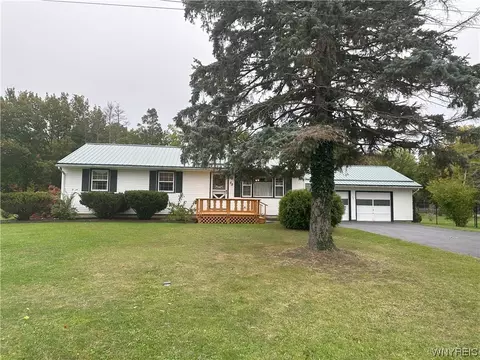 52 Ward Ave, Hanover, NY 14136