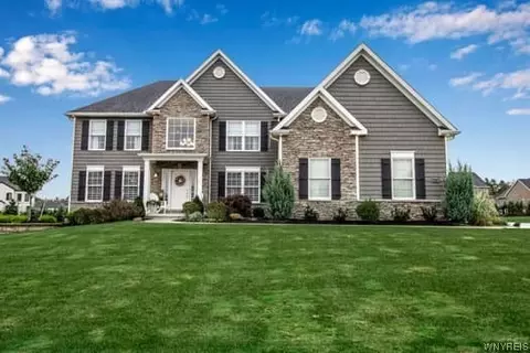 5347 Holly Glen Ct, Clarence, NY 14031