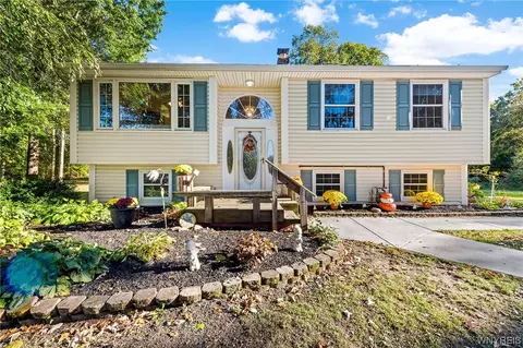 3327 Palmer Rd, Ransomville, NY 14131