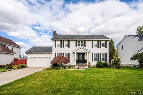 321 Cardinal Ln, Grand Island, NY 14072