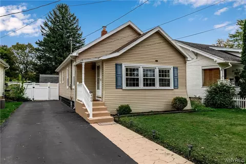406 Prospect St, Lockport, NY 14094