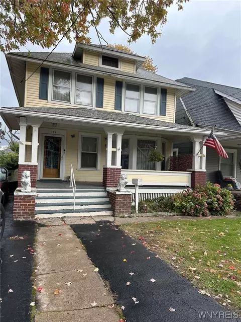 135 78th St, Niagara Falls, NY 14304