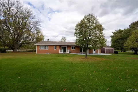 27 Westwood Rd, Lancaster, NY 14086